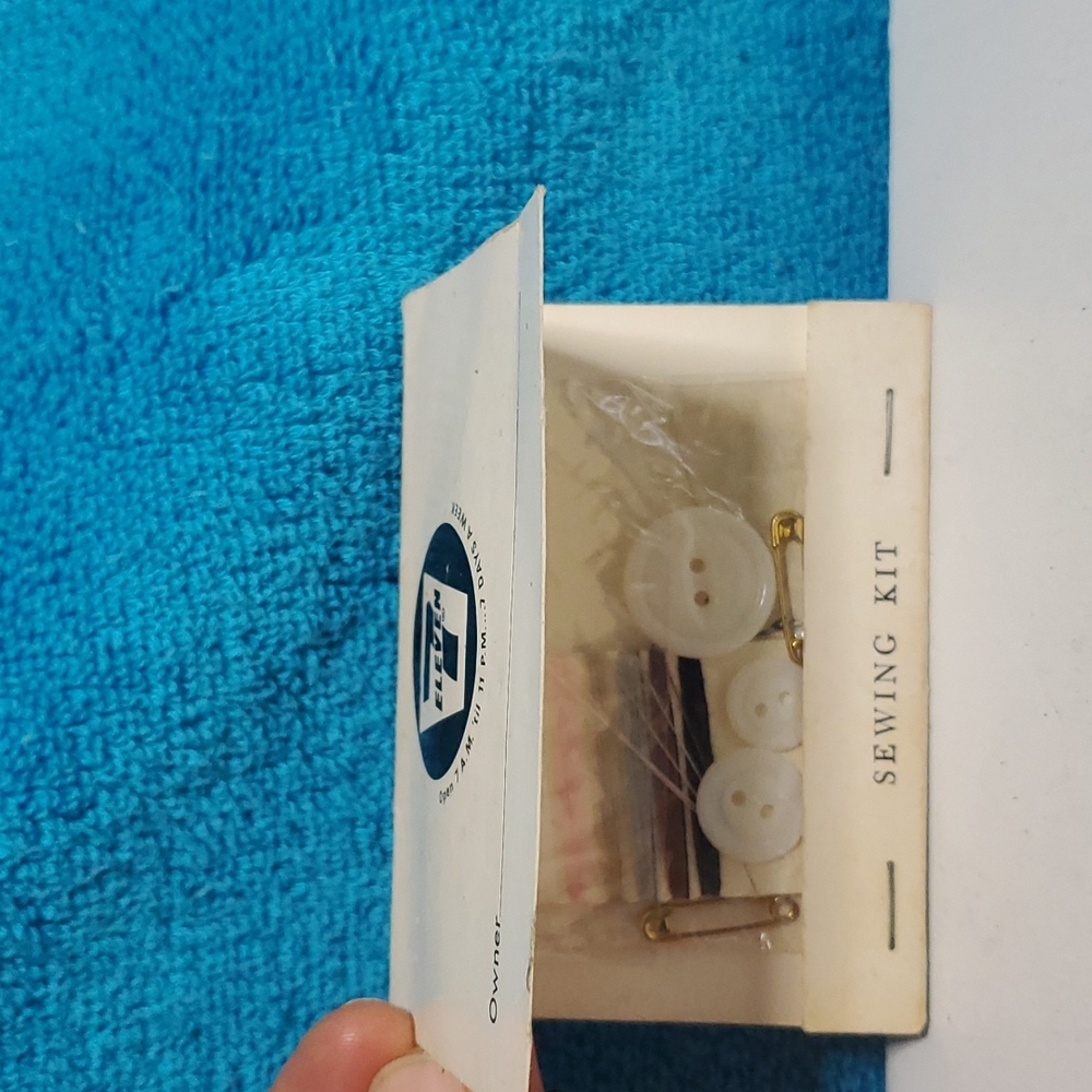 Vintage Travel Sewing Kit 7 Eleven RARE